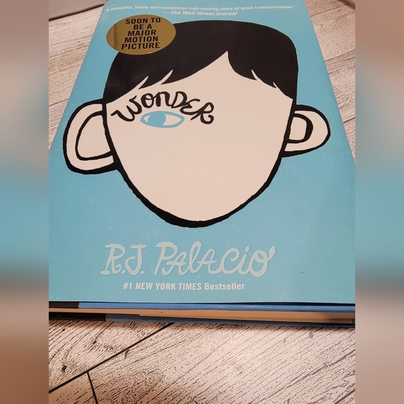 New York times best-selling Other - Book entitled: Wonder by R.J. Palacio Hardcover